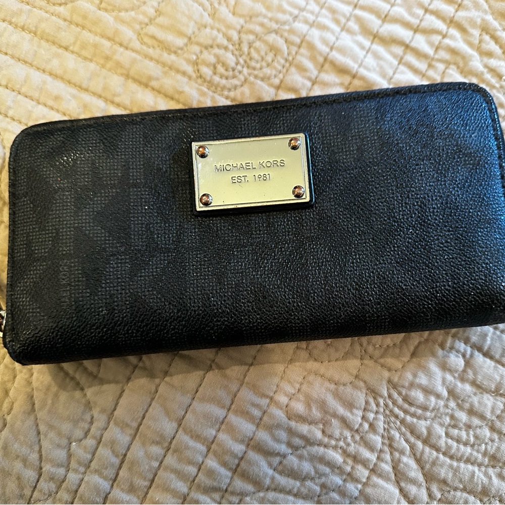 Michael Kors jet set travel wallet